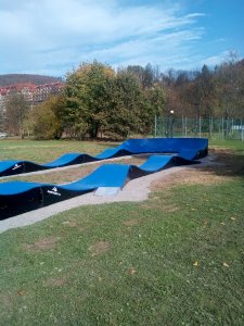 Pumptrack za blokami